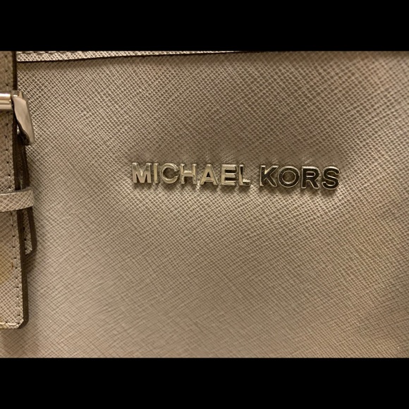 Michael Kors Handbag - Picture 5 of 8